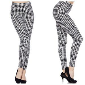 PLUS SIZE On Point!!! Flattering Houndstooth (Fits 14-20)